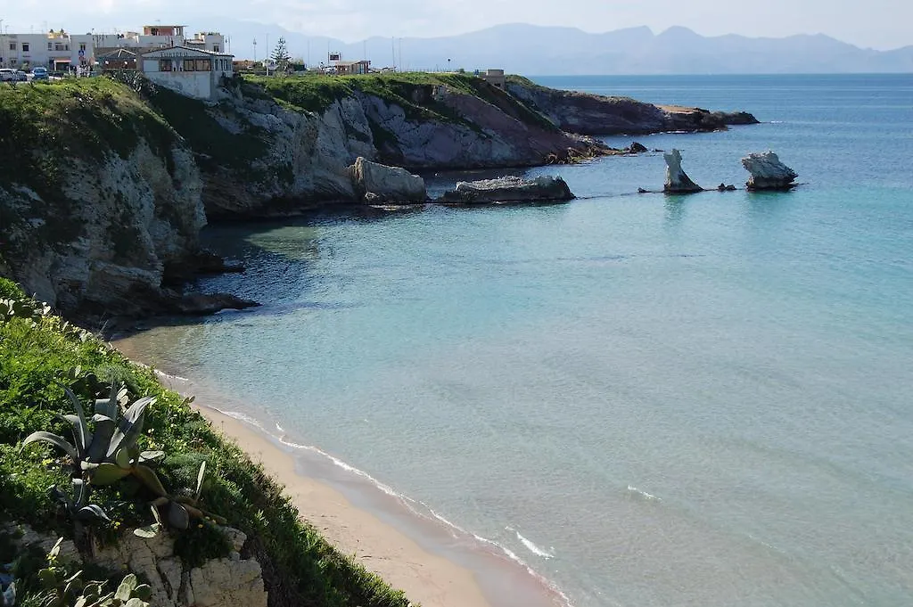 Cinisi 89 B&B 3*,